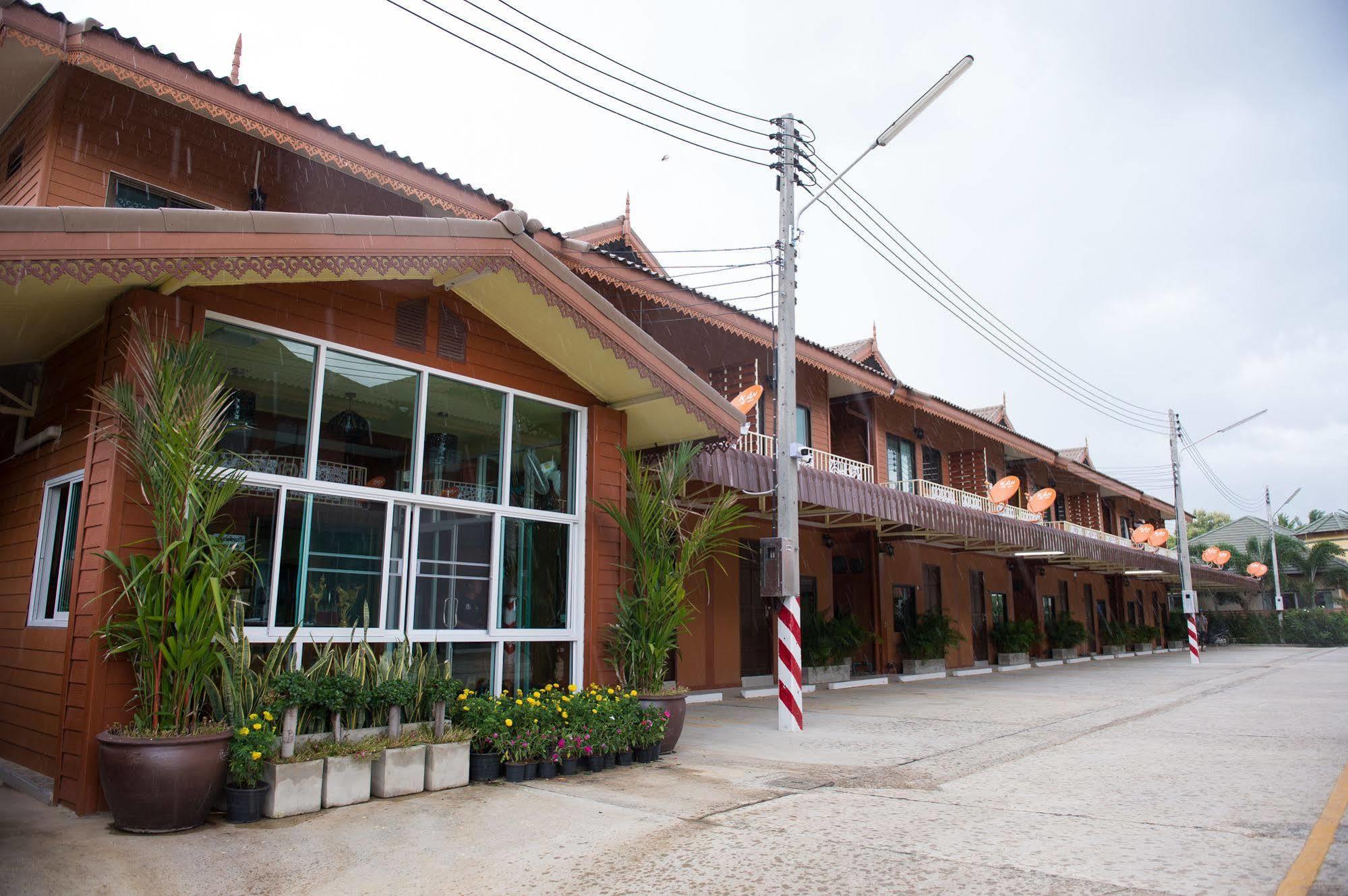 Sri Siam Resort Kanchanaburi Exterior foto