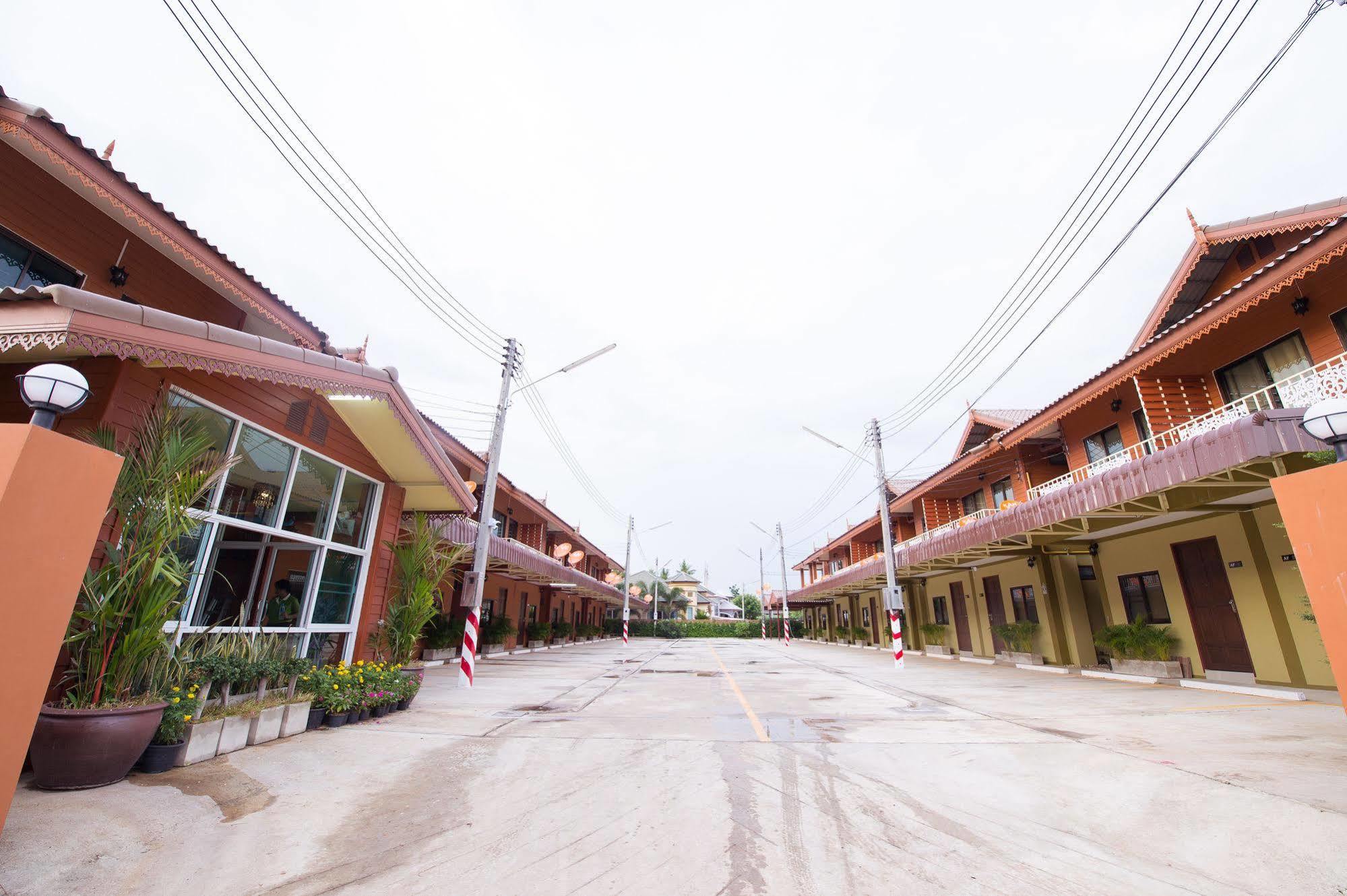 Sri Siam Resort Kanchanaburi Exterior foto